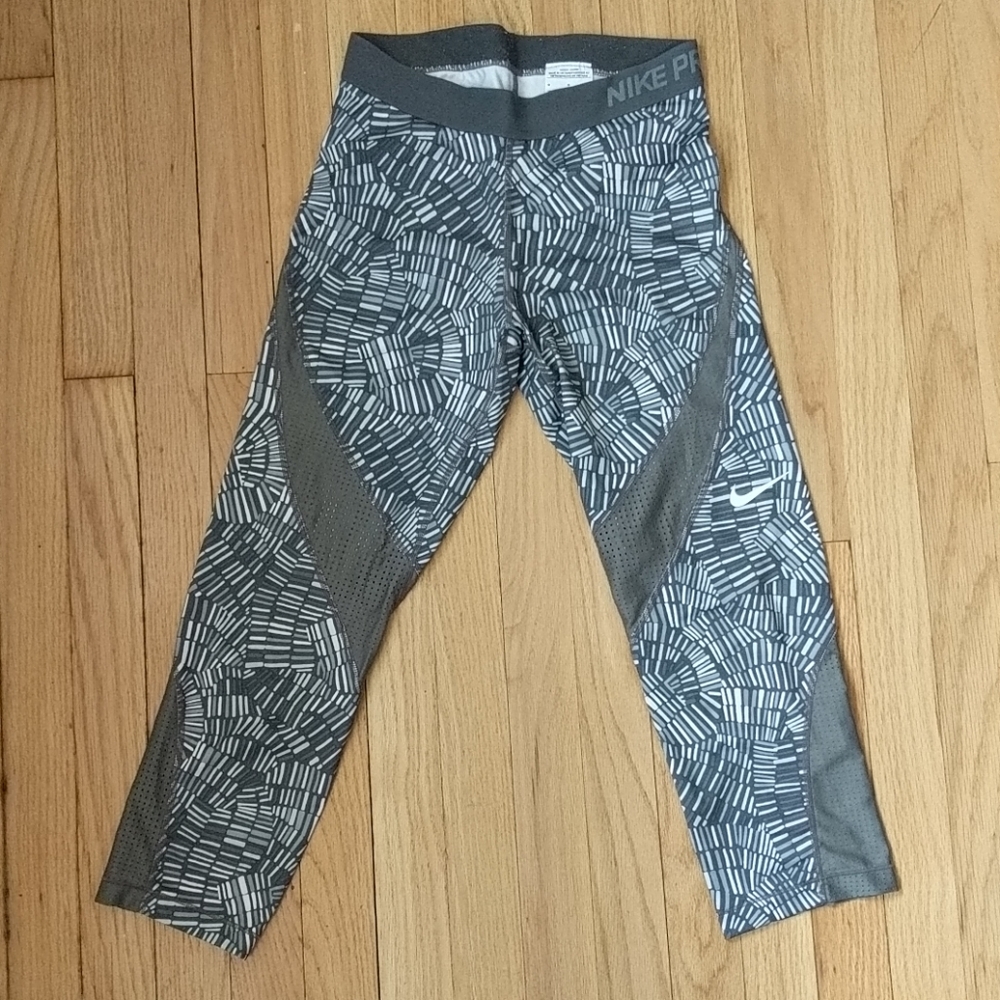 Nike Pro workout leggings
